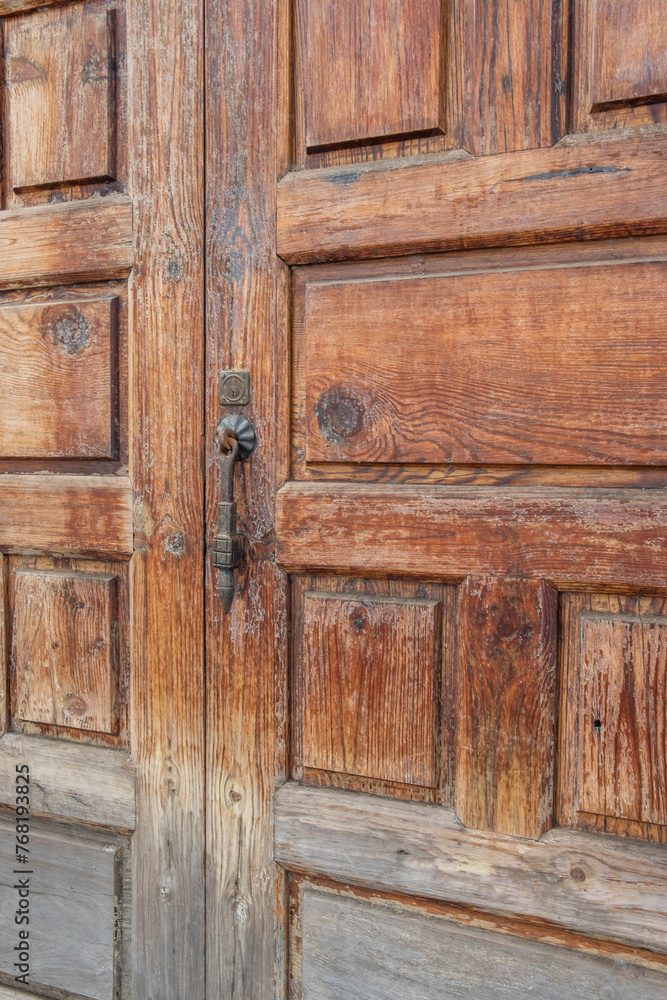 Fototapeta premium cracked old wood door