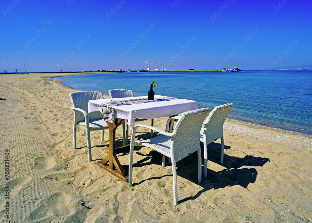 Sunny beach dining table 