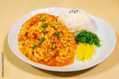 Scrambled eggs with tomatoes
rice bowl