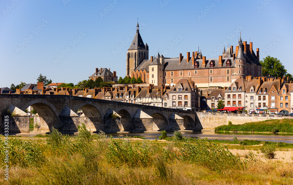 Obraz premium View of Gien with the castle and the old bridge across the Loire river, France