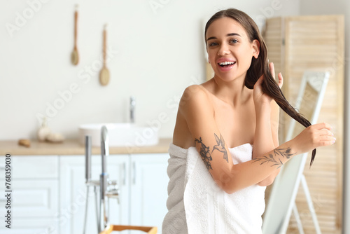 Beautiful young woman apply...