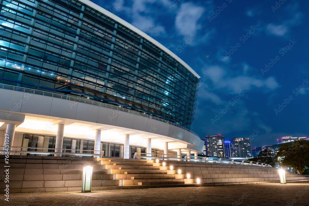 神奈川県横浜市　横浜みなとみらいの夜景(横浜パシフィコ国立大ホールの前)