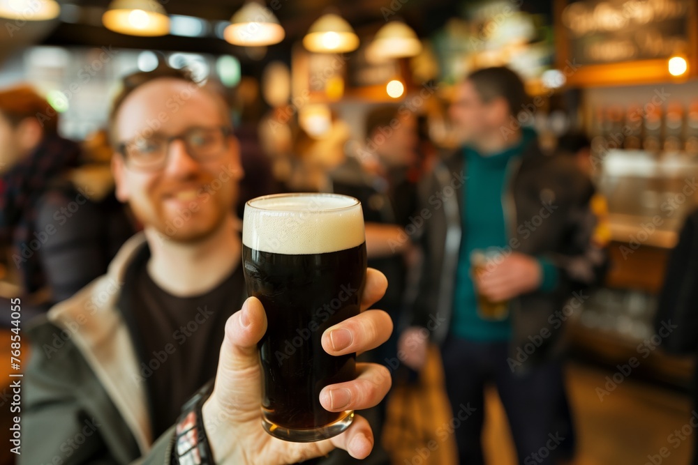 Fototapeta premium tourist holding a pint at a dublin brewery tour