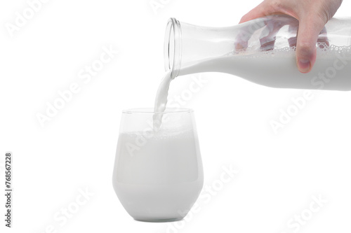 Nalewać mleko do szklanki