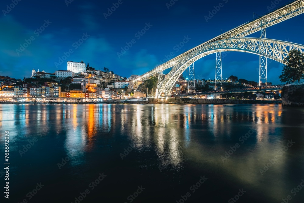 Obraz premium Night skyline from the Dom Luis I bridge in Porto, Portugal, on the banks of the Douro river, cityscape at night.