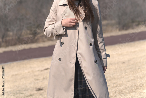 Foto トレンチコートを着た女性