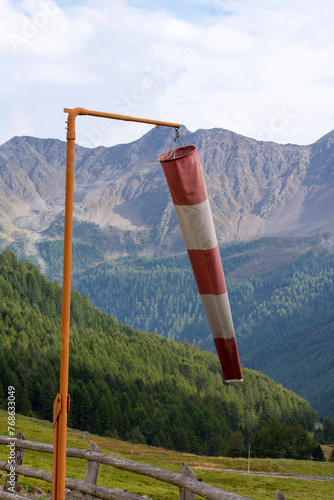 Windsack in den Alpen