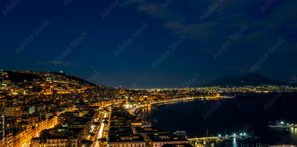 Obraz premium beautiful night panorama of Naples city with nice lights streets flashlights and buildings and volcano Vesuvius with amazing sky on background