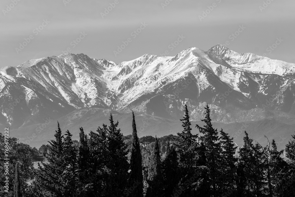 Obraz premium snow covered mountains