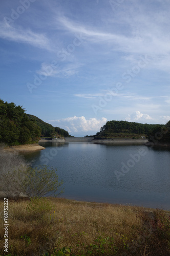 福島県　藤沼湖自然公園。20haの湖面とその周囲に整備された遊歩道、18,000本もの樹木、花は四季を通じて楽しめます。オートキャンプ場、コテージ村も整備されています。藤沼湖の岸辺を囲む桜が一斉に咲く景観は、一見の価値ありです。東日本大震災の際にはダムが決壊しましたが、その後復旧しました。 photo