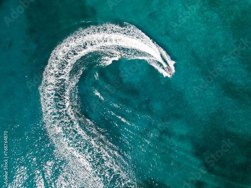 Moto de agua en el mar © ZonaFreeDrone