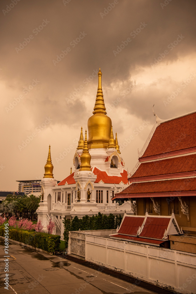 Fototapeta premium THAILAND NAKHON PATHOM WAT RAI KHING