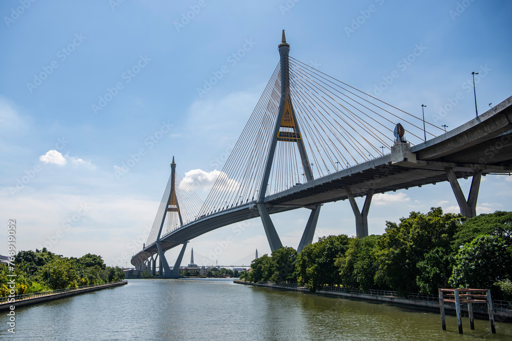 Obraz premium THAILAND SAMUT PRAKAN BHUMIBOL BRIDGE