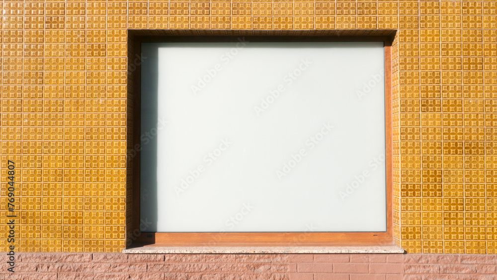 Fototapeta premium Ventana en pared de azulejos con cuadrados