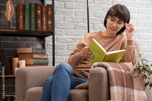 Young woman with eyeglasses...