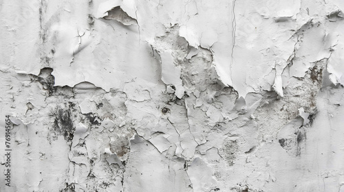 Vecchio muro rovinato verniciato di bianco  photo
