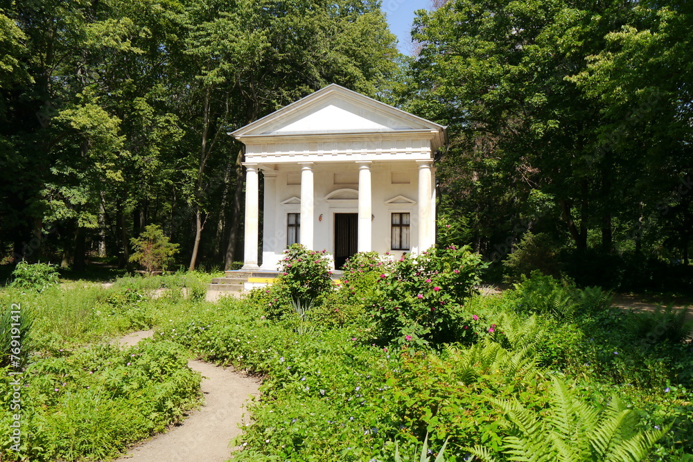 Klassischer Tempel im Park von Dessau