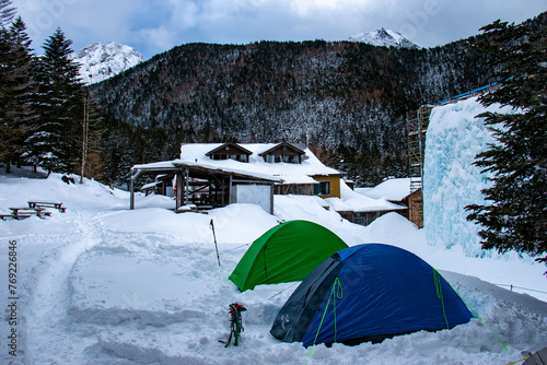 雪の八ヶ岳赤岳鉱泉 テント場の風景