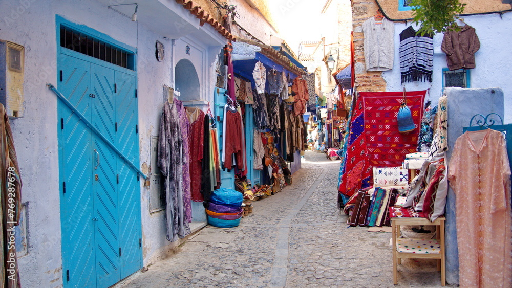 Obraz premium Souvenir shops in the medina in Chefchaouen, Morocco