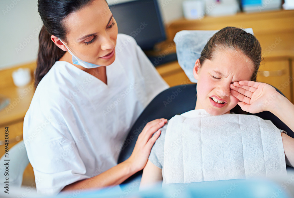 © peopleimages.com - Fear, dental or crying girl with dentist in toothache consultation, problem or crisis. Pediatric dentistry, comfort or kid with stress, anxiety or tears for root canal, crown or extraction phobia © peopleimages.com - Fear, dental or crying girl with dentist in toothache consultation, problem or crisis. Pediatric dentistry, comfort or kid with stress, anxiety or tears for root canal, crown or extraction phobia