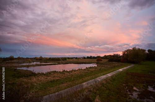 Wallpaper Mural Sonnenuntergang im Naturschutzgebiet Woeste in Bad Sassendorf-Ostinghausen, Kreis Soest, NRW, Deutschland, Europa, 2023   Torontodigital.ca