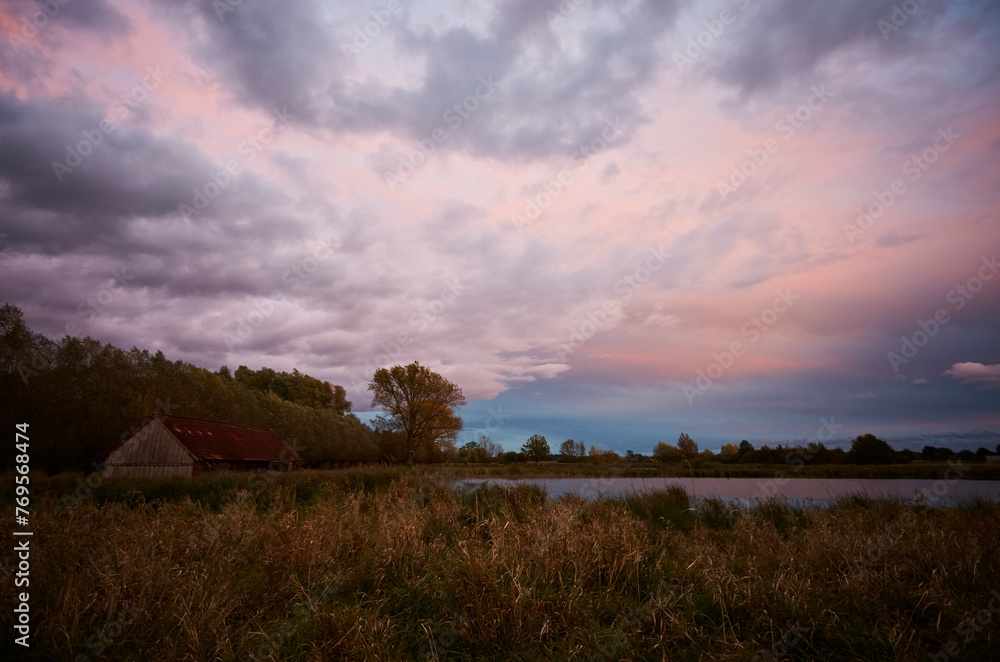 Sonnenuntergang im Naturschutzgebiet Woeste in Bad Sassendorf-Ostinghausen, Kreis Soest, NRW, Deutschland, Europa, 2023 Sonnenuntergang im Naturschutzgebiet Woeste in Bad Sassendorf-Ostinghausen, Kreis Soest, NRW, Deutschland, Europa, 2023
