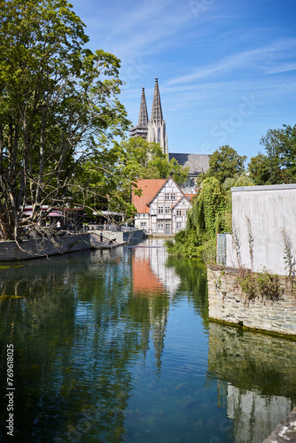 Blick auf die Wiesenkirche vom großen Teich, Teichsmühle, Soest, Kreis Soest, NRW, Deutschland, 2023 