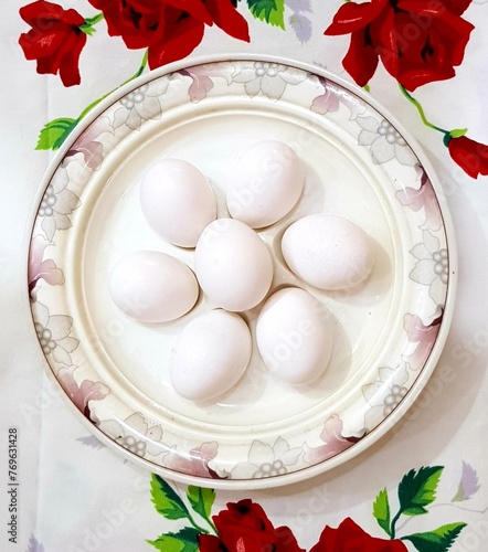 Boiled eggs for serving