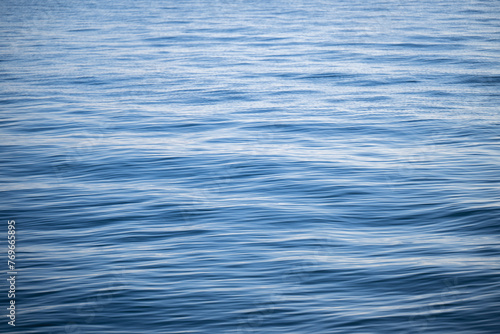海水面　波　コントラスト　青　輝き　模様 photo