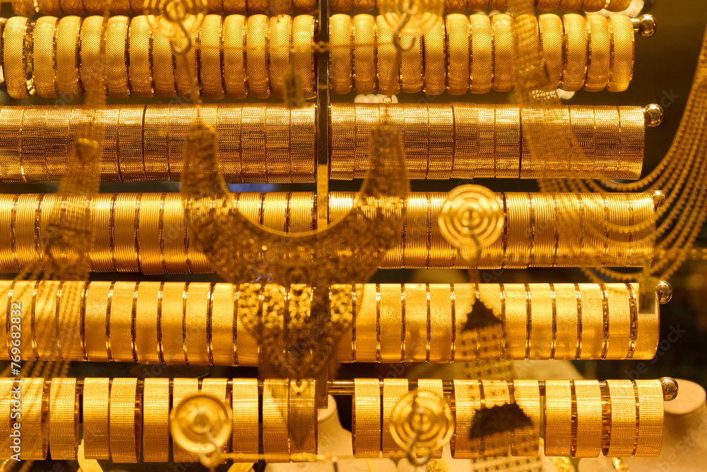 Treasures of Istanbul: A Dazzling Display of Handmade Gold Jewelry Treasures of Istanbul: A Dazzling Display of Handmade Gold Jewelry