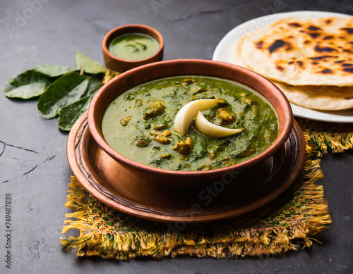 lasooni palak recipe or dhaba style garlic photo