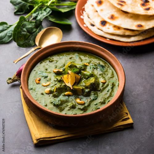 lasooni palak recipe or dhaba style garlic photo