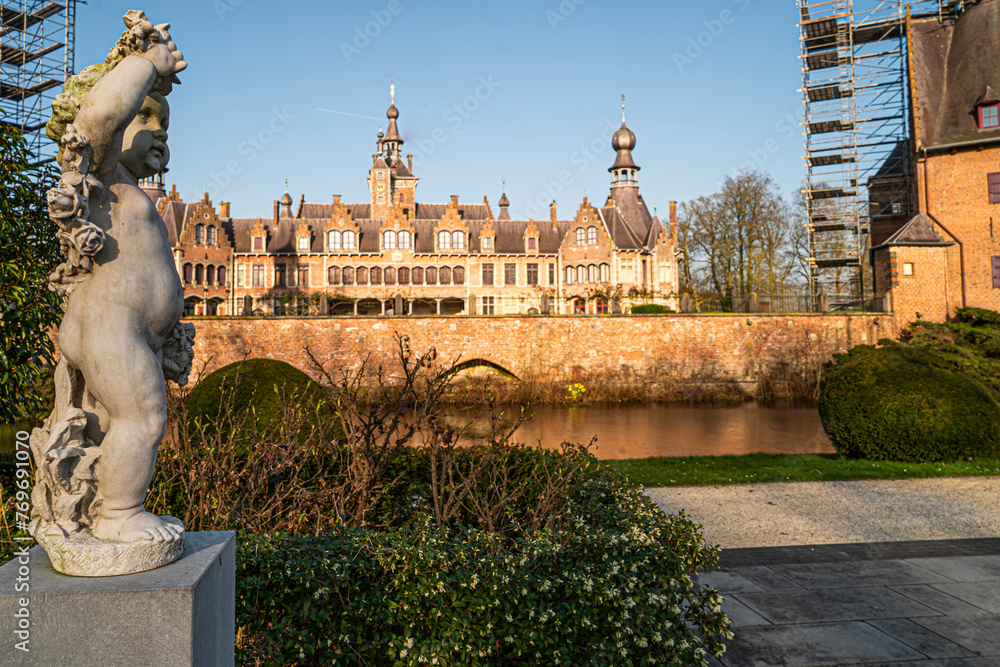Φωτογραφία Tourist pictures of the castle of Ooidonk located in Deinze, Ghent region