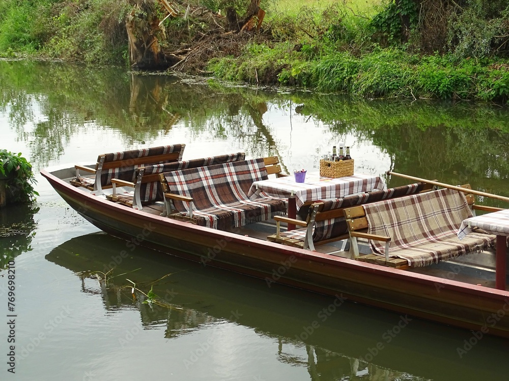Obraz premium Folklore excursion boat in Spreewald in Germany.