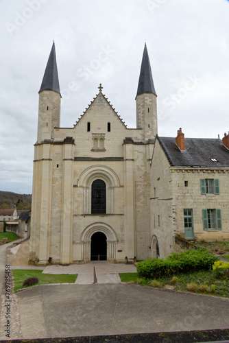 Façade ouest de l'abbatiale de Fontevraud - Maine-et-Loire - France