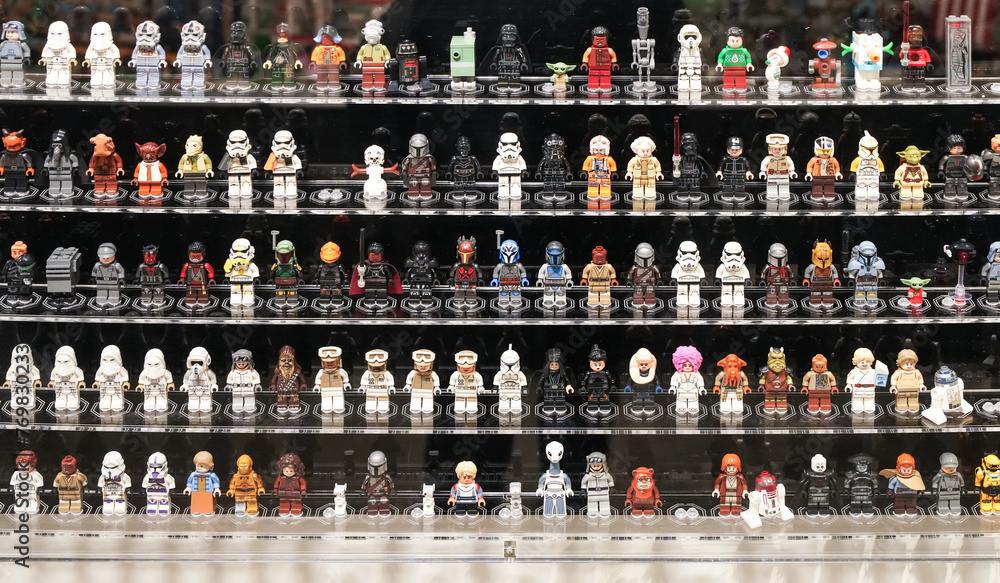 Naklejka premium The collection of LEGO Star Wars figures in the LEGO museum in Krakow. luke skywalker, princess leia, han solo, chewbacca, darth vader, emperor palpatine, obi-wan kenobi, yoda, r2-d2, c-3po, boba fett