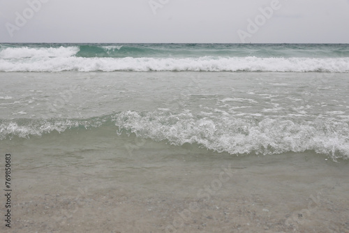 Fototapeta Naklejka Na Ścianę i Meble -  Ocean wave on a tropical beach