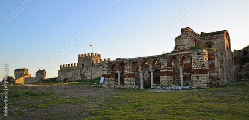 Enez Town, located in Edirne, Turkey, is an ancient ancient settlement. The Hagia Sophia Church and Enez Castle, built during the Byzantine period, are tourist attractions.