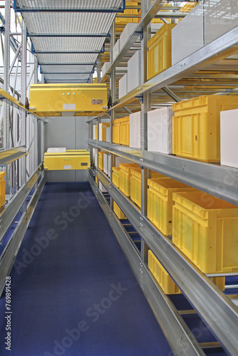 фотографія Automatic Pallet Shuttle Retrieval System in Modern Distribution Warehouse