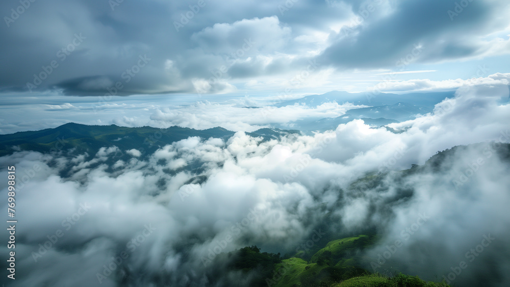 Obraz premium Cloudy Majesty: High Definition View from the Mountains