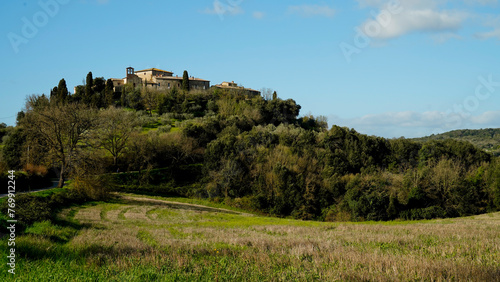 Panorama collinare della Val d'Orcia lungo il percorso ciclistico dell'Eroica. Provincia di Siena. Toscana , Italia
 photo