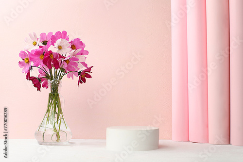 Fototapeta Naklejka Na Ścianę i Meble -  Abstract floral arrangement, empty podium for product and fresh chamomile flowers, stage for product display and business concept. Minimal modern aesthetics. elegant beauty concept,