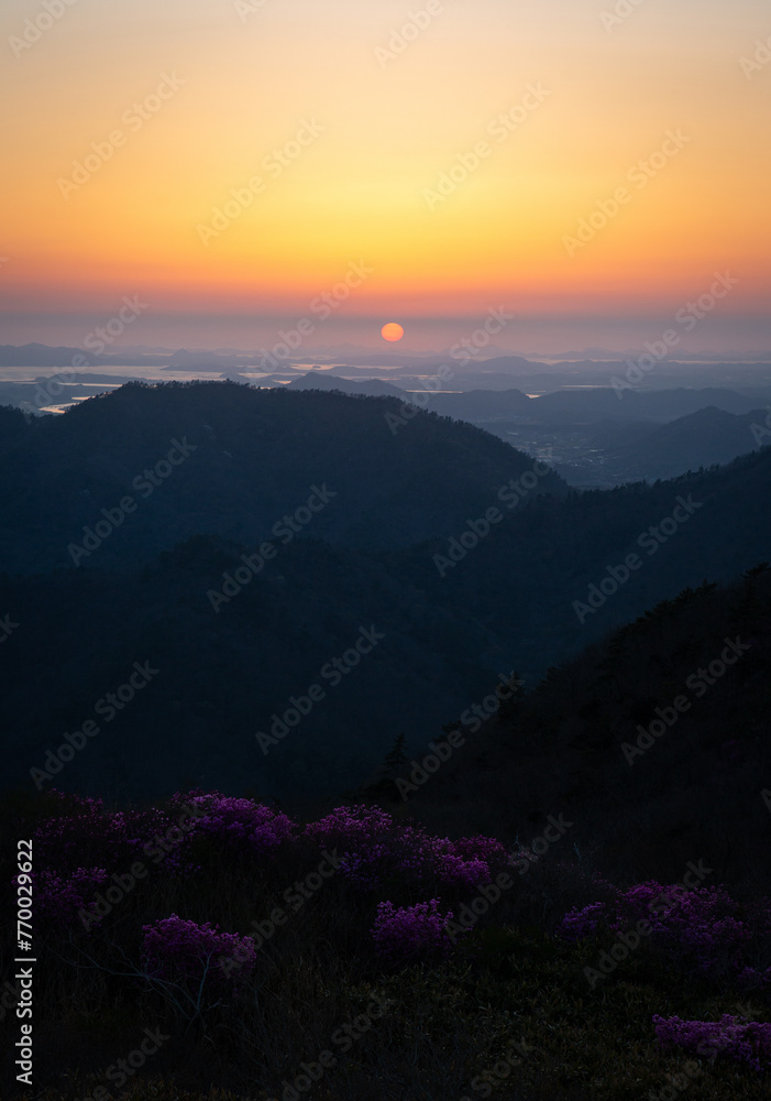 Obraz premium sunset over the mountains