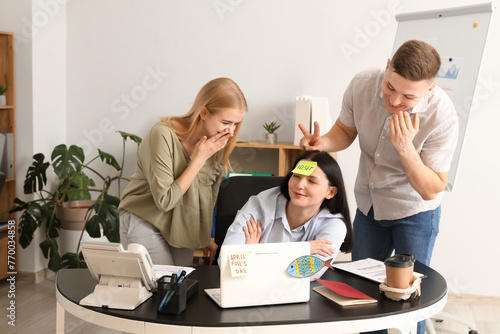 Young woman with sticky pap...