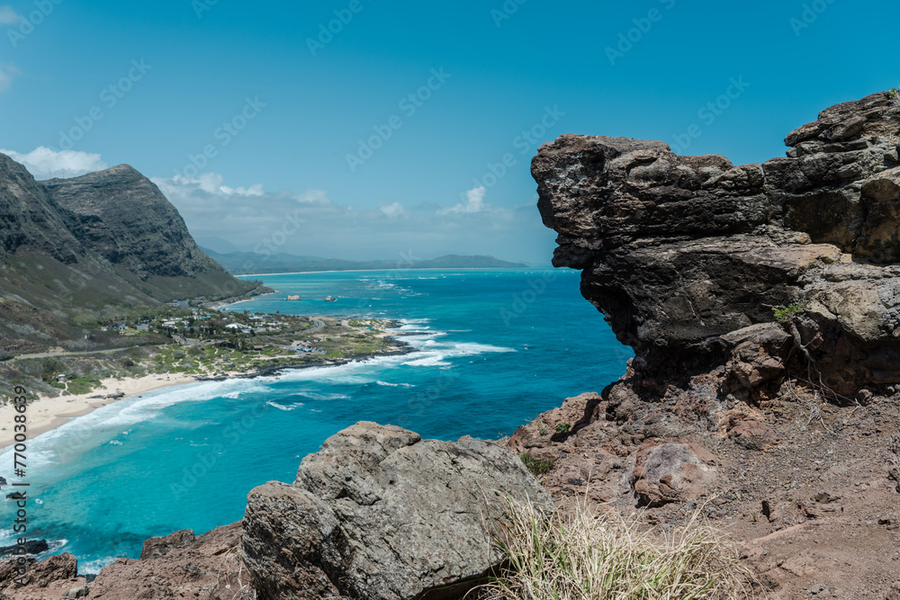 Weathered and oxidized basalt Makapuu point，from the Koʻolau volcano in eastern Oahu, Hawaii Geology. and is about 1.8 million to 3 million years old. Honolulu