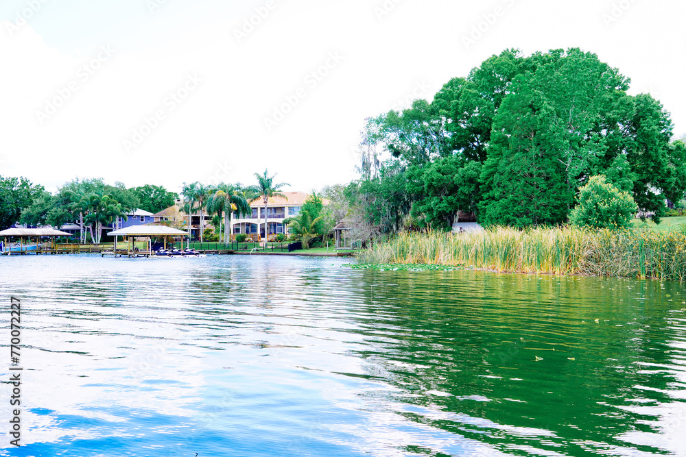 Obraz premium The landscape of Lake Gibson in Lakeland, Florida, USA 