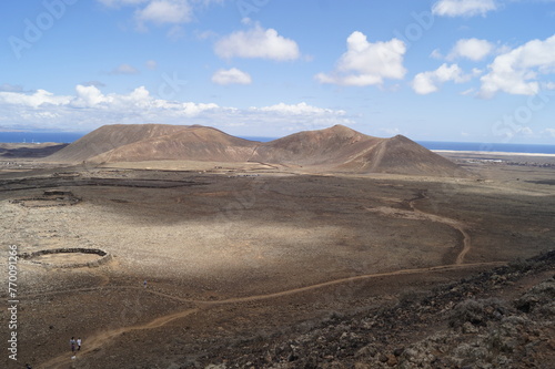 montagne del vulcano con sentieri