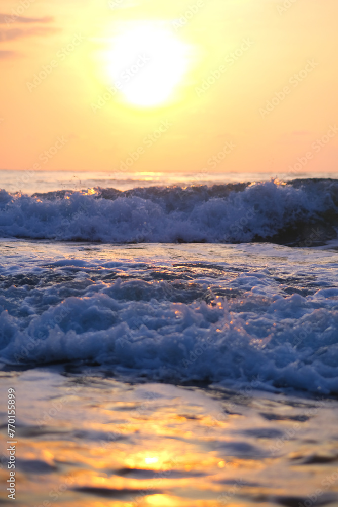 Obraz premium Beautiful morning view of the sea water