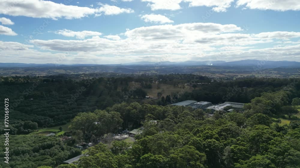 オーストラリアの田舎町・Lismore付近の綺麗な青空と森林