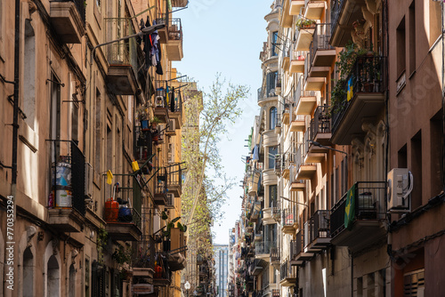 Straße in Barcelonata, ein altes Viertel am Hafen von Barcelona, Spanien
